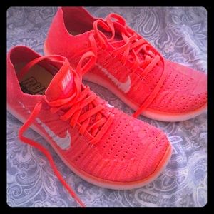 Women’s sz 7 Nike Free pink/ Orange